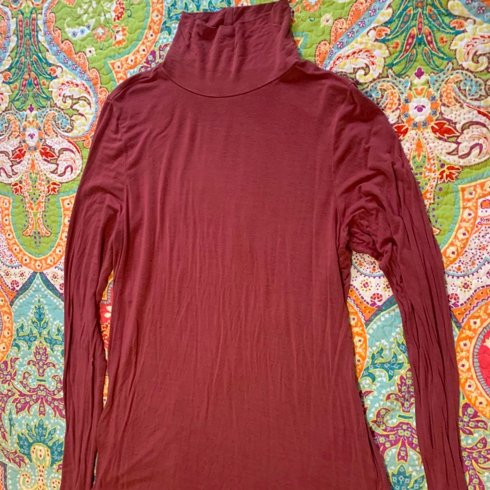 American Eagle mock turtleneck, size L
